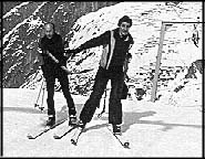 Montee a deux avec l'archet de ski